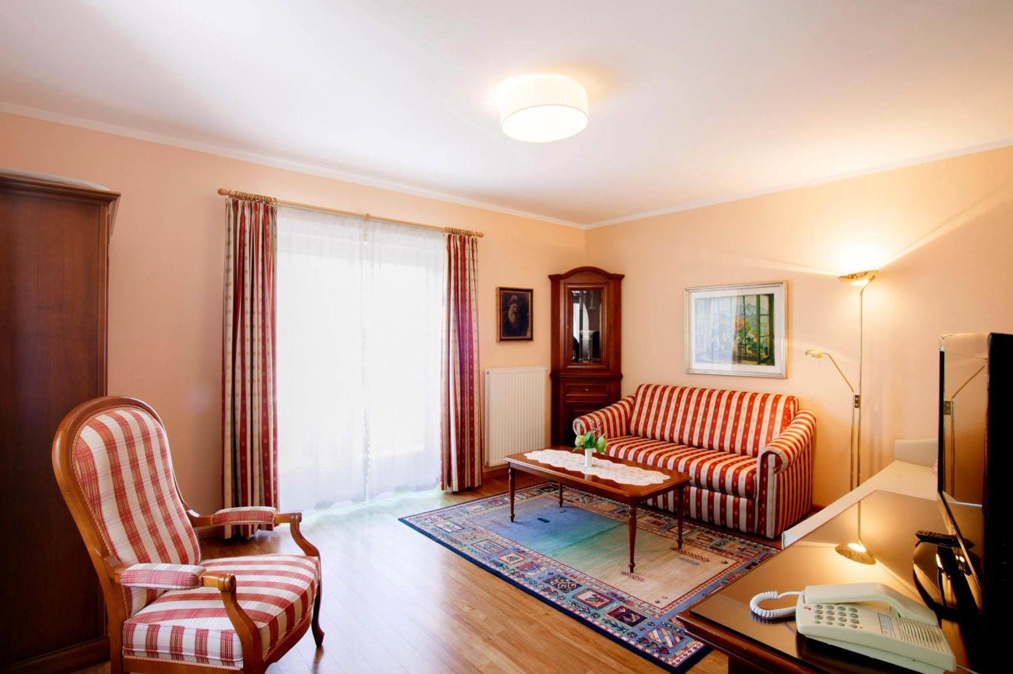 Postal / Burgstall Hotel Foerstlerhof מראה חיצוני תמונה